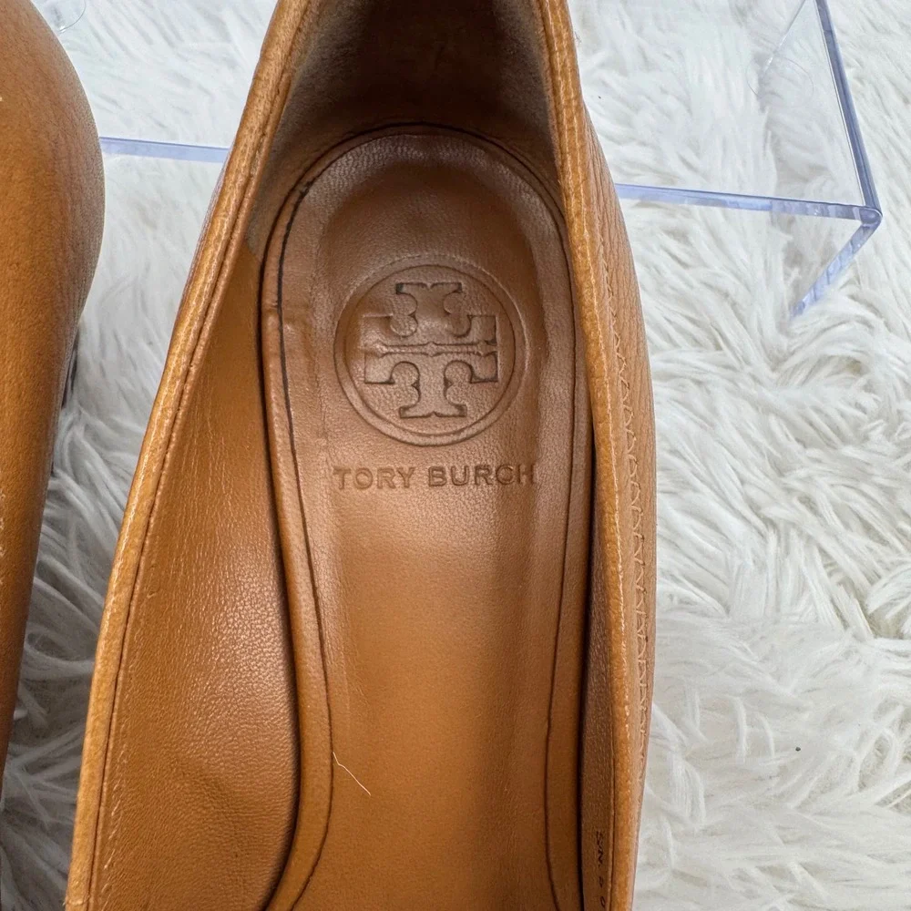 Tory Burch Sally Tan Leather Wedge Gold Logo Medallion Pumps 7M